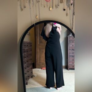 Francesca’s V Neck Back Jumpsuit - NWT Size L - Blk Ruffle V Some Stretch
